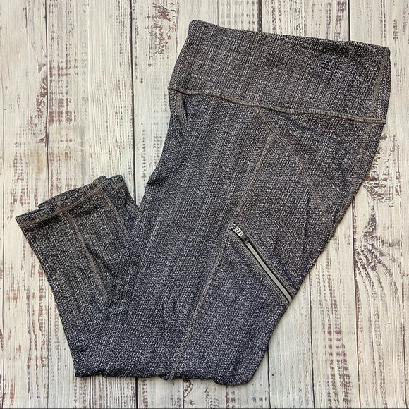 Athleta Static Drifter Gray Capri. Size Small. - Picture 12 of 13